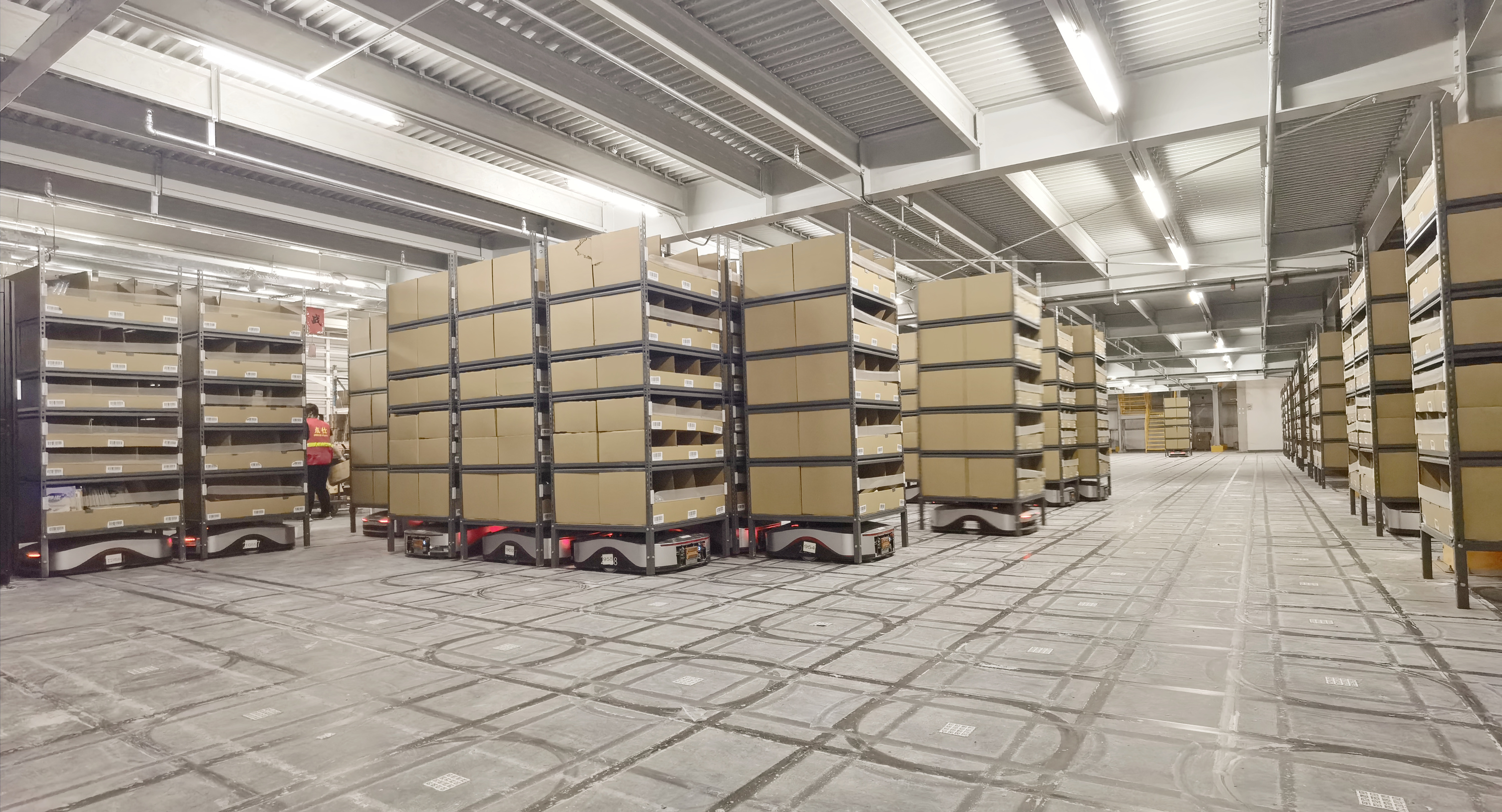 Industry First: Scaled Commercial Deployment of Private 5G Smart Warehouse with 100+ AGVs